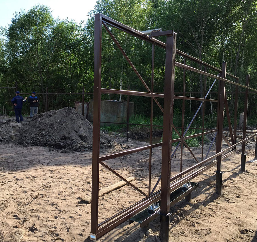 Варианты ворот на винтовых сваях в Кировской области